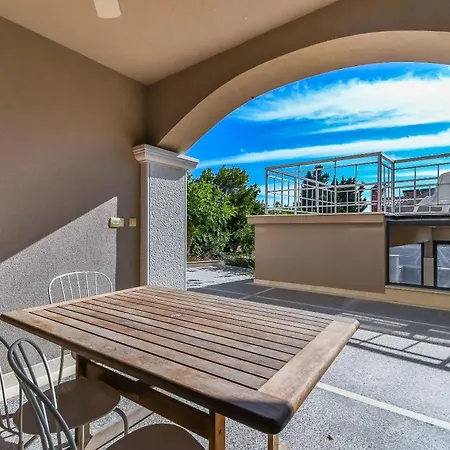 Iveta Appartamento Traù