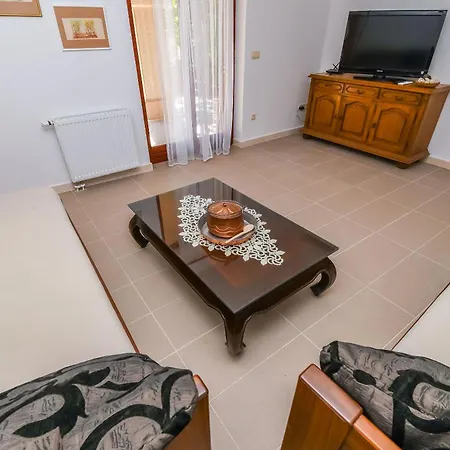 Apartment Iveta *