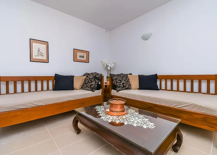 Iveta Apartment *